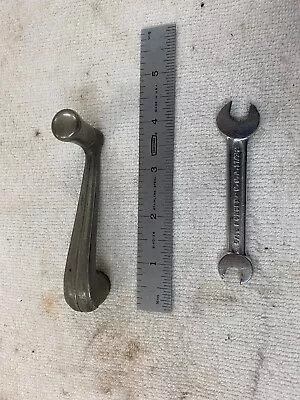 NICE VINTAGE ORIGINAlL  INTERIOR WINDOW CRANK FOR VINTAGE CAR GREAT SHAPE • $16