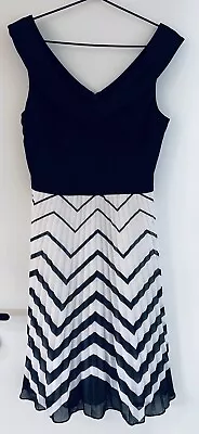 Review Dress Size 10 • $10