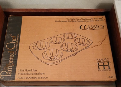 $29.99 • Buy NIB Pampered Chef Mini Fluted Pan #1441 6 Bundt Cakes Family Heritage Stoneware