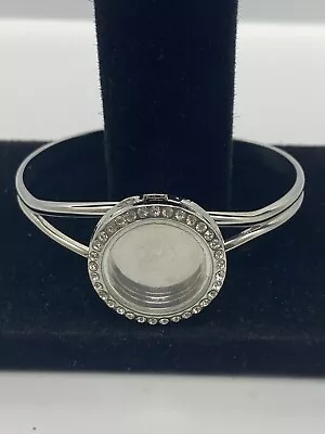 Glass Living Memory Floating Charm Locket Cuff Bracelet Silver Tone • $12.50