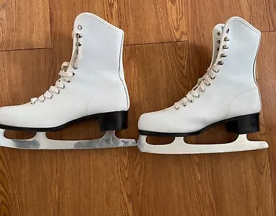 Ladies Vintage White Figure Ice Skates Womens Size 7 • $17