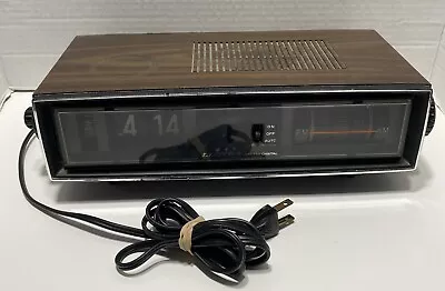 Vintage LLOYDS Flip Dial Alarm AM/FM Digital Clock Radio Model JJ-6152 Works! • $33.99