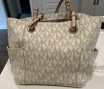 Michael Kors Jet Set Tote • $19