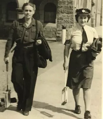 £9.99 • Buy Vintage WRAF RAF Photo Women Uniform Badminton Rackets Royal Air Force 1940s