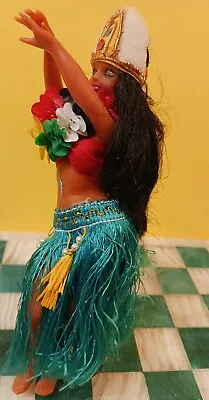 Hula Girl Figurine 9  Vintage Woman In Grass Skirt Doll Hawaii Souvenir • $29.95