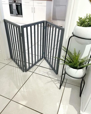 £51.90 • Buy BETTACARE THE PET GATE COMPANY Free Standing Wooden Pet Barrier Tall Grey