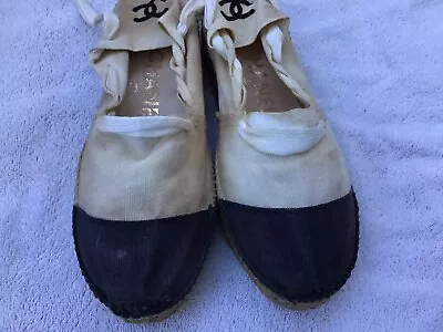 Chanel Vintage “Dirty” Espardilles In Ivory & Black Size 35 (5) Italy. • $195