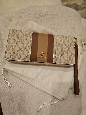 Michael Kors Vanilla Center Stripe Continental Wallet NWOT $198 • $74.99