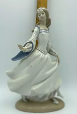 Lladro Cinderella Lost Slipper Figurine 4828 (retired) Broken Fingers • $45