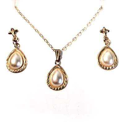 * 9ct Yellow Gold Simulated Pearl Dangle Earrings And Necklace Set 1.54 Grams • £87
