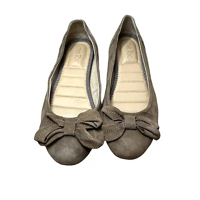 Me Too Martina Tan Suede Shoes With Bow On Front Low Heel Size 7.5 • $16.49