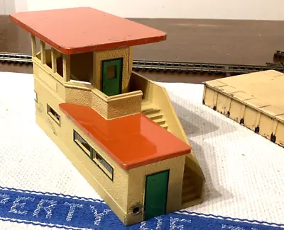 Hornby Dublo  Station Building And Signal Box • £3.99