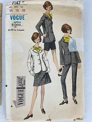 Vintage Vogue Sewing Pattern 7147 Women's Special Design Uncut Size 16 • $5.75