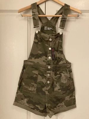 $13 • Buy No Boundaries NWT Juniors Size 3-5 Green Camo Distressed Suspender Shorts