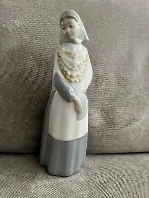 Zaphir ( Lladro Style ) 1982 Porcelain Woman Figurine In Regional Dress Vintage • £20