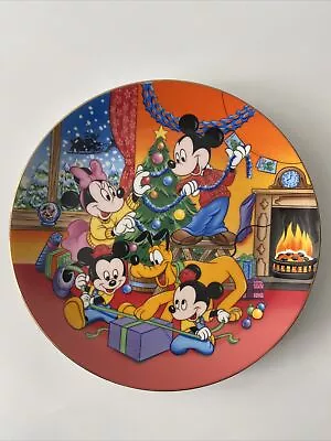 Disney Kenleys Prepering For The Festivities Mickey Minnie Christmas Plate  • £17.95