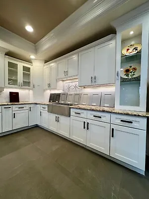 10x10ft White Shaker Kitchen Cabinet Set • $3870