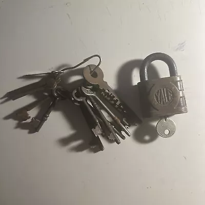 Vintage Brass Yale Lock With Key & Lot Of Vintage Keys • $10