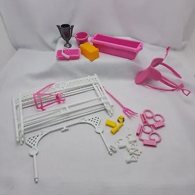 1987 Blinking Beauty Horse Show Riding Stable Corral & Accessories • $24.95