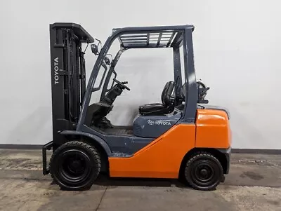 2017 Toyota 8fgcu25 5000lb 3 Stage Pneumatic Lpg Forklift Stk 13695 • $22950