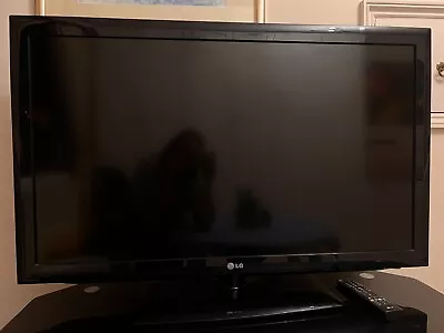 £30 • Buy LG 42 Inch LCD Full HD TV Model 42LD450 With Stand