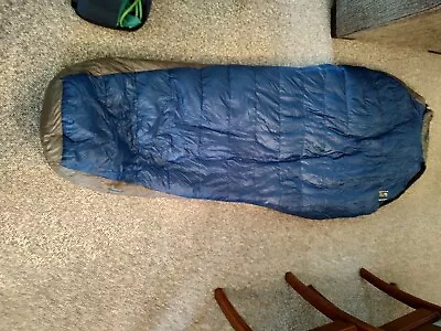 $100 • Buy Mountain Hardware Phantom 32º Down 800 Fill Ultralite  Bag, Rarely Used