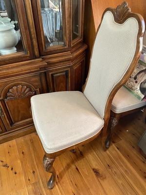 $500 • Buy Dining Table And Chairs 