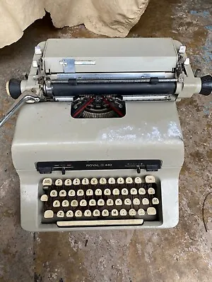 Vintage Royal 440 Manual Typewriter • $20