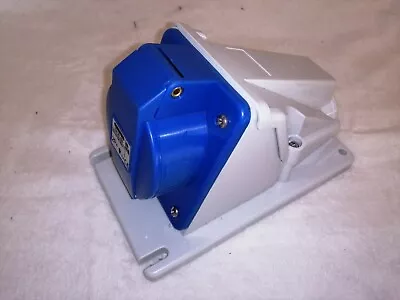 32 Amp 3 Pin Socket IEC CEE Connector 2P+E Wall Surface Blue 230V  GW 62 488 • £12.99