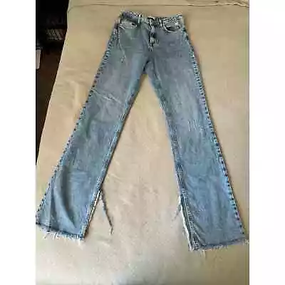 Zara Jeans With Fray Slit And Hem Jeans Size 6 • $20