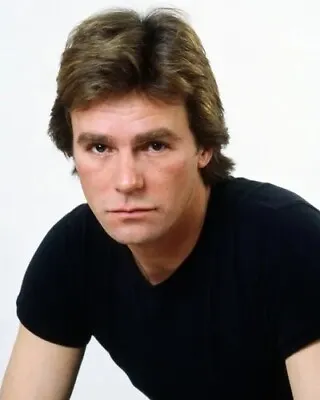 Richard Dean Anderson As Macgyver Early Pose In Black T-Shirt  8x10 Picture Cele • $7.98