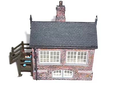 Hornby Skaledale R8632 OO Gauge Building Signal Box Used (Item 152). • £19