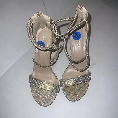 Women’s Top Moda Gold  Shoes Heels Size 6 1/2 • $16.99