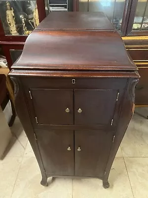Victor Victrola Antique Phonograph Cabinet Record Player. • $800
