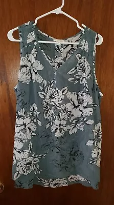 Maurices Plus Sz 1 Gray Floral Sheer Tank Top • $2.99