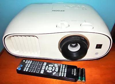 Epson Home Cinema 3700 Full HD 1080p Projector Very Good Condition ! ISSUES • $379