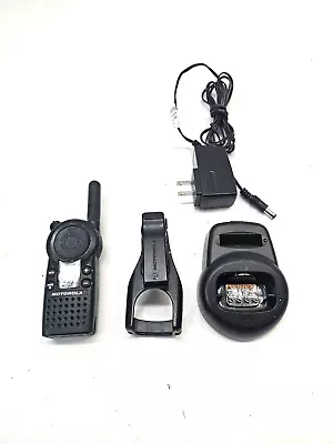 Motorola CLS1410 UHF Two Way Radio With Charger & Clip CU1410BKV4AA • $79.99