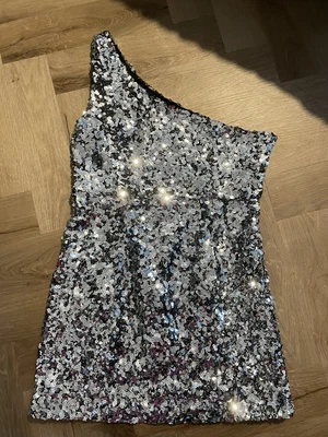 £3.99 • Buy Silver Sequin Dress Size 14