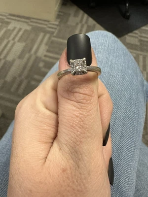 $500 • Buy Pre-owned Zales Ring. Size 8