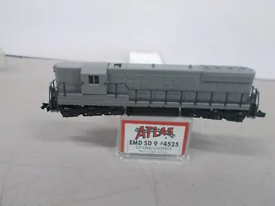 Atlas / Kato ~ Undecorated Sd-9 Powered Locomotive ~ N Scale • $70