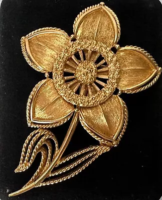 Signed MONET Gold Tone Textured Flower Vintage Brooch Jewelry Lot Z • $5.50