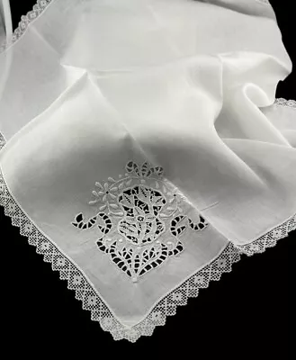 Fine Vintage Linen Embroidered W/ Lace Trim Napkin 18”x18” Set Of 12 • $49.30