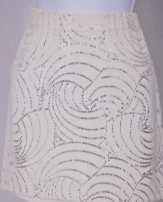 ST.JOHN Women's Knit Cream Sequins Rhinestone Studs Throughout Mini Skirt Sz 8 • $89.99