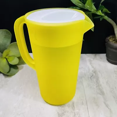 Vintage RUBBERMAID Pitcher 2.25 Quart  2445 Yellow Pitcher White Lid • $21.99