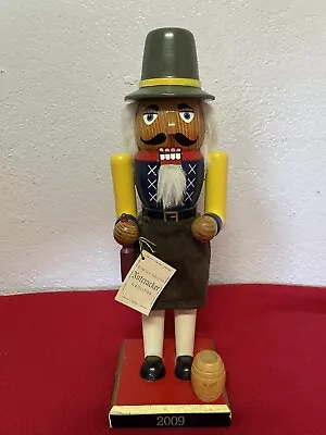 2009 Limited Edition Nutcracker Collection (8394/9054) Statue 14.5” H & 4.5” W • $29.99