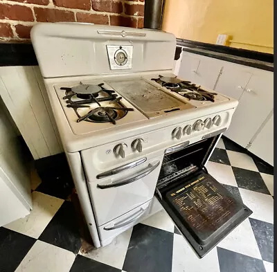 Wedgewood Gas Stove- Works Perfectly Has All Knobs And Griddle  • $700