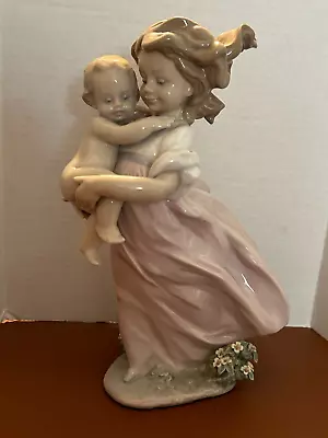 Lladro Figurine  PLAYING MOM  GIRL SISTER WITH BABY & FLOWERS #6681 Retired Mint • $140