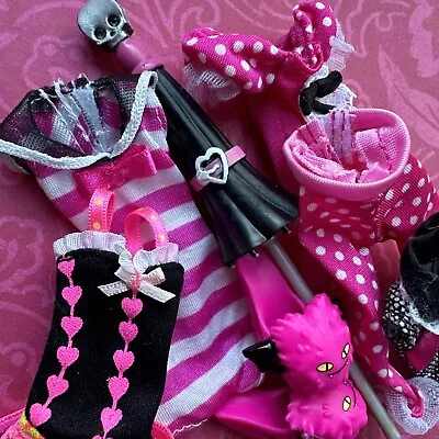 Monster High Draculaura Doll Swim Accessories Clothes & Umbrella Shoes MH Lot • $39.95