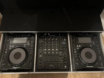 £4000 • Buy PIONEER CDJS 900 NXS 2 X 2 DJM 900 NXS 2 Gorilla FLIGHT CASE + LAP TOP SHELF