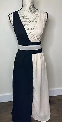 Zaful Black & Ivory Long Floor Length Dress Sleeveless Size Medium Low V Neck • £16.41
